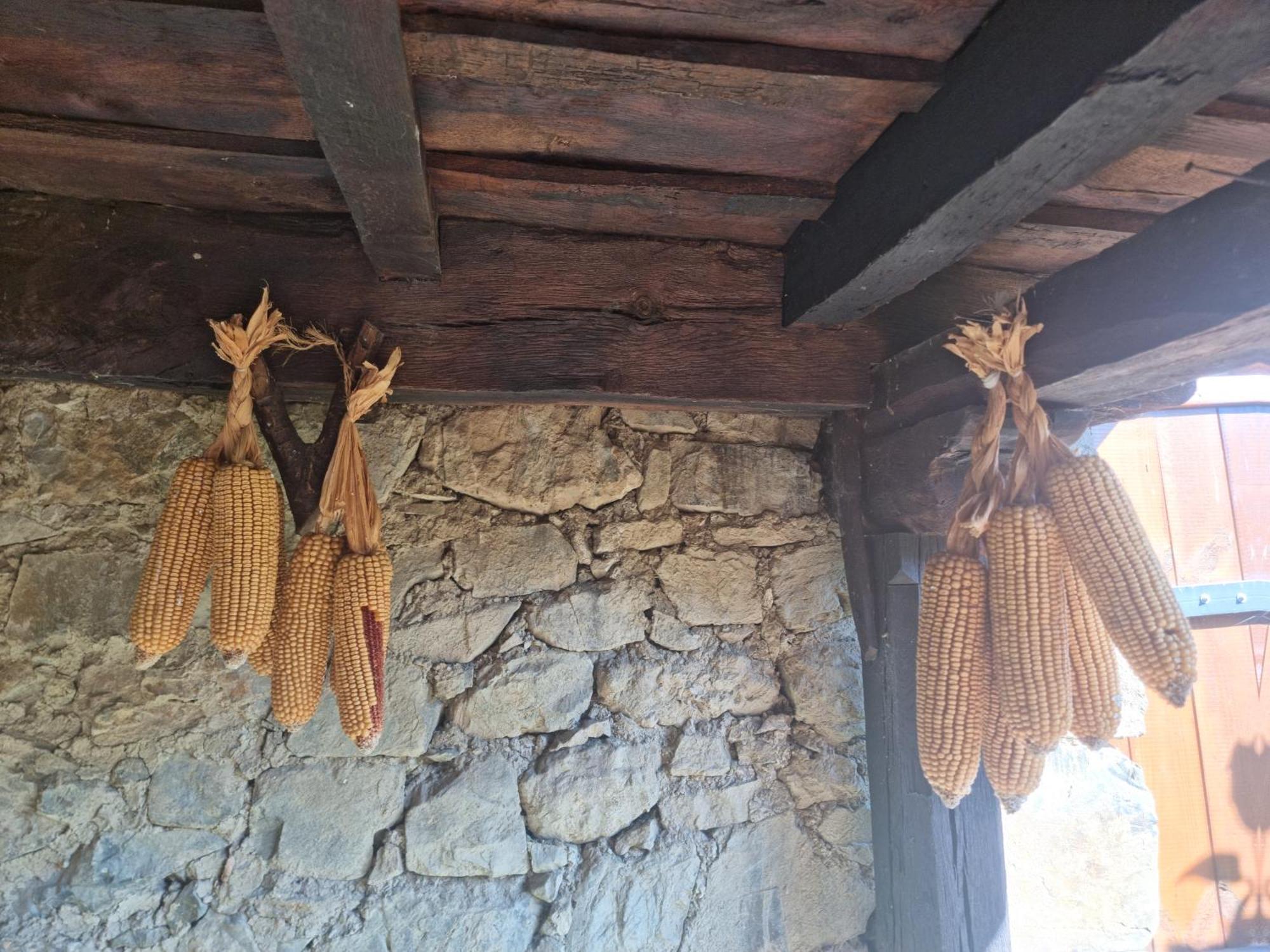 La Casa De Las Chimeneas Tudes Bagian luar foto